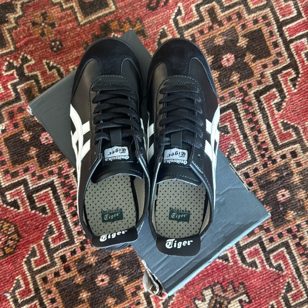 New Onitsuka Tiger shoes with box